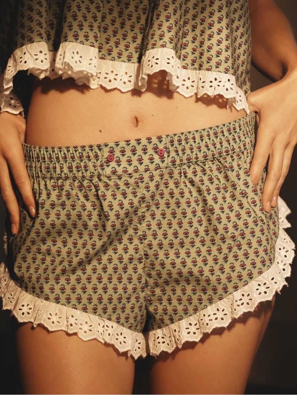 Anthropologie Green Floral Shorts sz L